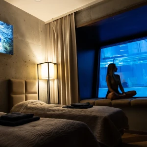 Night in an underwater room